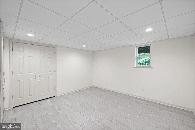 Building Photo - 328 Countryside Ct