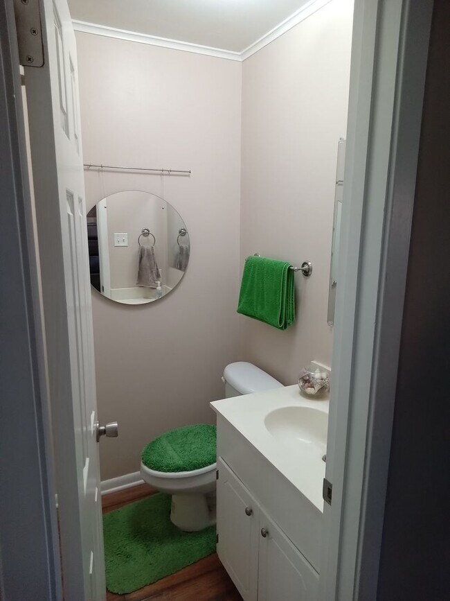 Building Photo - ***Broadmoor / Anderson Island Area***