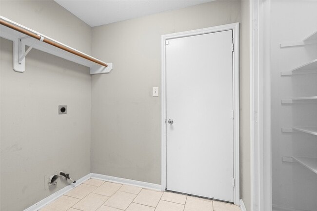 Building Photo - 12602 Stratford Heights Dr