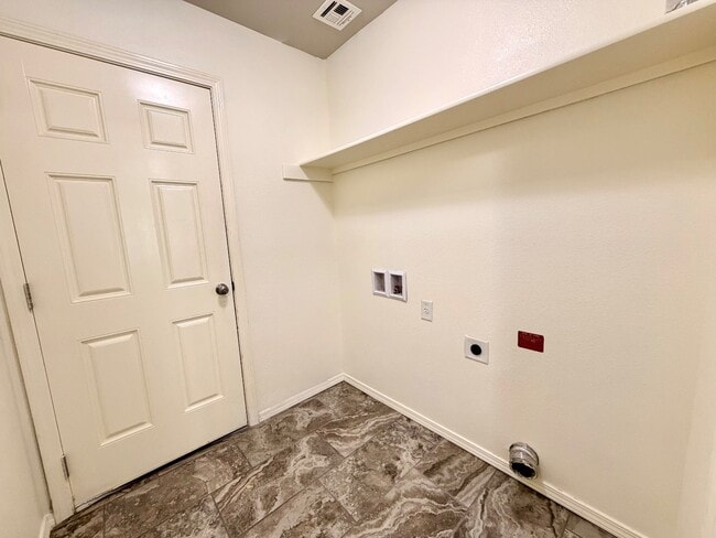 Building Photo - 6040 East 147th Pl S