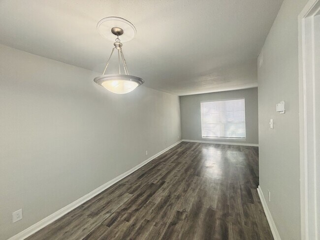 Building Photo - 6200 W Tidwell Rd