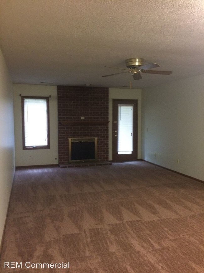 Building Photo - 408 W Maple St