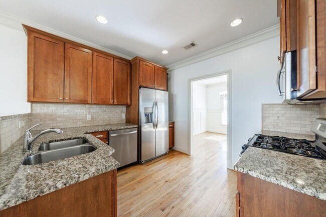 Building Photo - 970 Samples Ln NW
