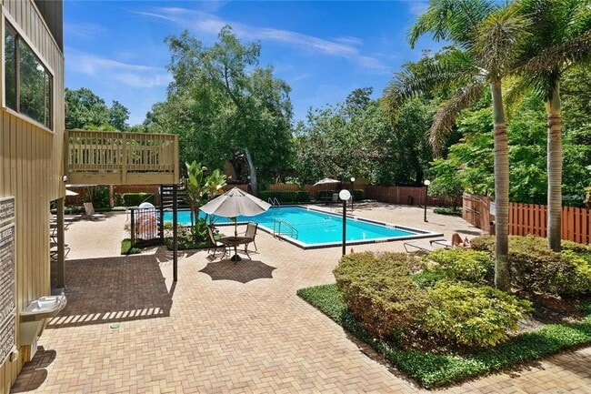 Building Photo - 958 E Michigan St