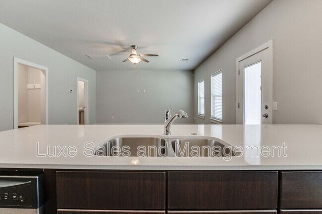 Building Photo - 17604 Sunny Hollow Rd