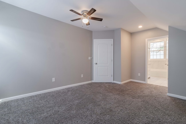 Building Photo - 3 bedroom 2 bath Single Home