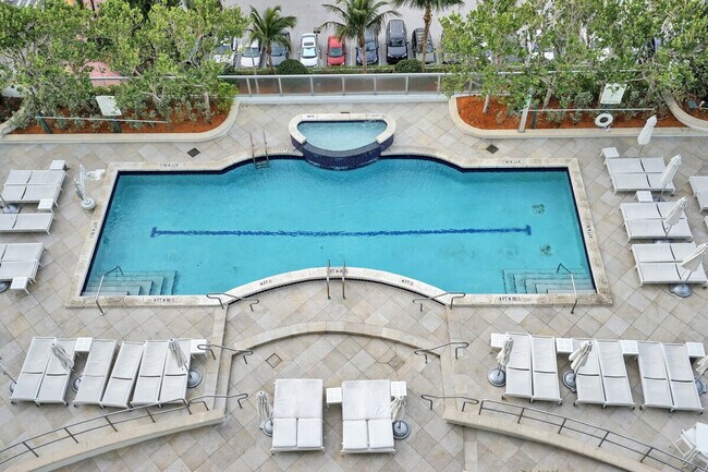 Building Photo - 4441 Collins Ave