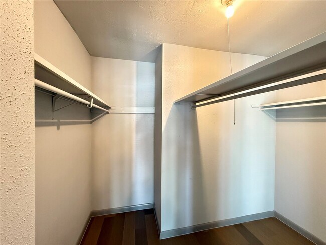 Building Photo - 10721 Sandpiper Dr