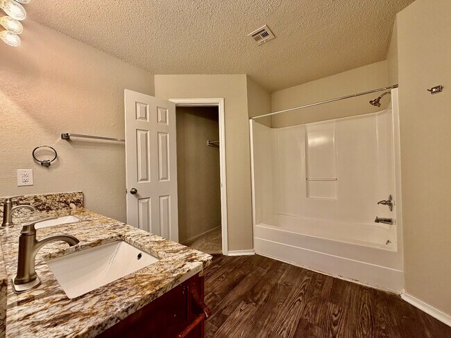 Building Photo - 10802 E 101st St N