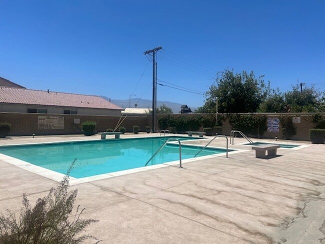Building Photo - Gated Community with Community Pool