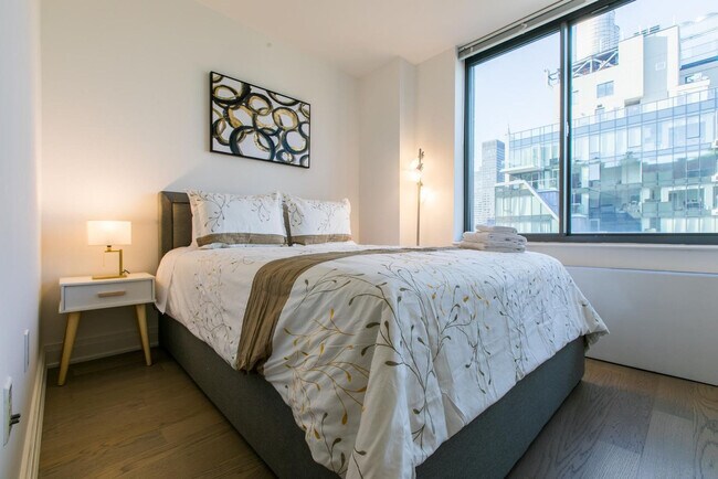 Building Photo - 45 E 33rd St