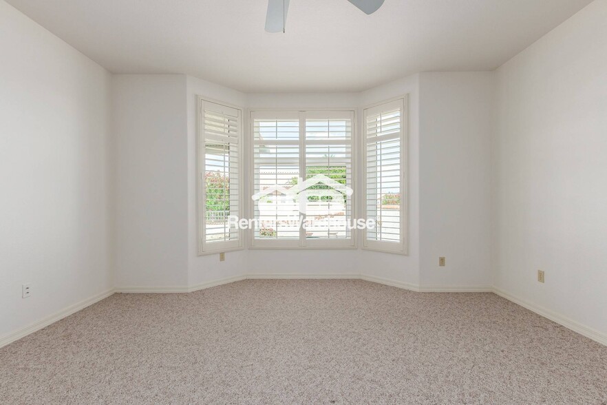 Building Photo - 15902 W Sentinel Dr