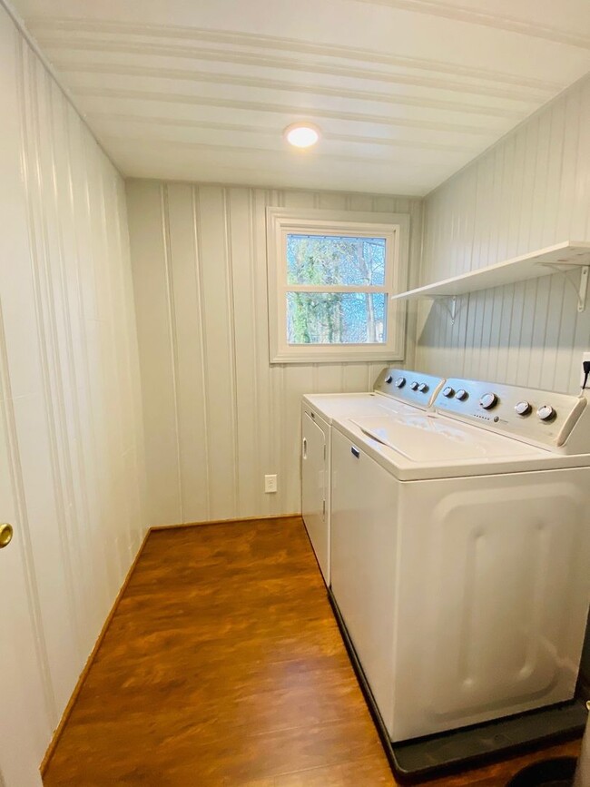 Building Photo - WAITLIST APPLICATIONS ONLY - AVAILABLE NOV...