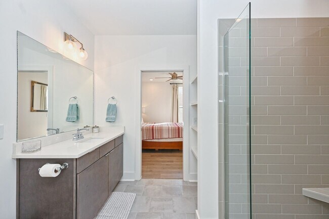 Building Photo - **2022-BUILT CONDO IN THE HEART OF WEDGEWOOD-HOUSTON WALKING DISTANCE TO GEODIS PARK**