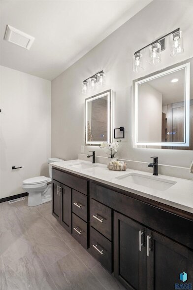 Building Photo - 1113 S Foss Ave