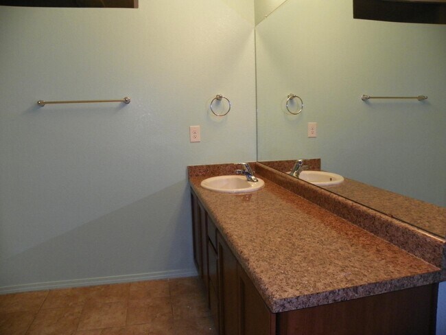 Building Photo - 1214 Northern Lights Way NE