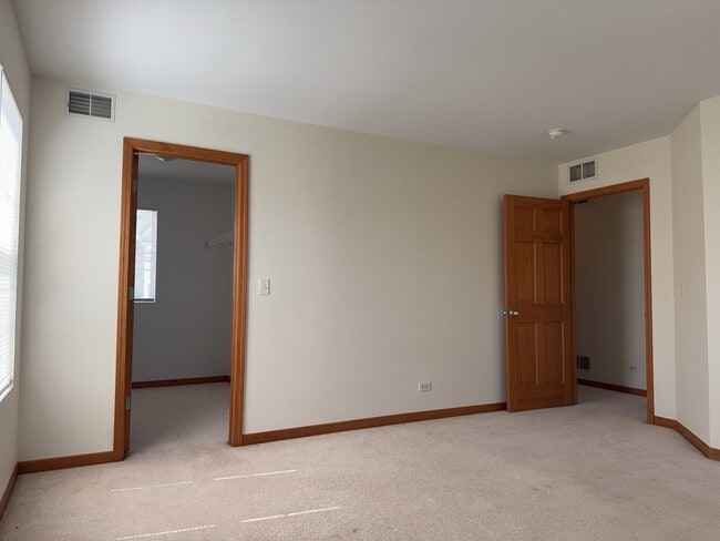 Building Photo - 2216 Evergreen Cir