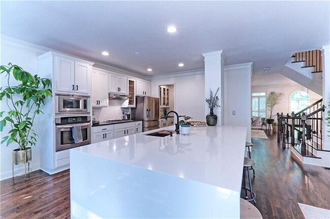 Building Photo - 5569 Julian Pl