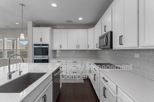 Building Photo - 942 Blue Violet