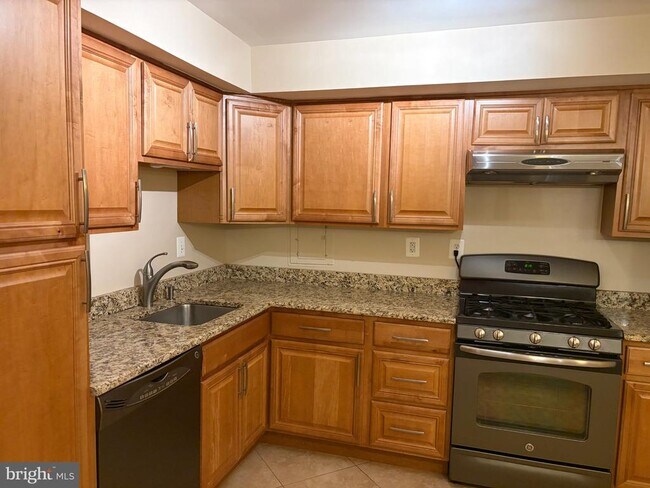 Building Photo - 1300 Army Navy Dr