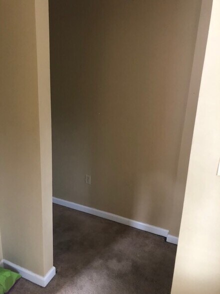 Building Photo - 922 12th St