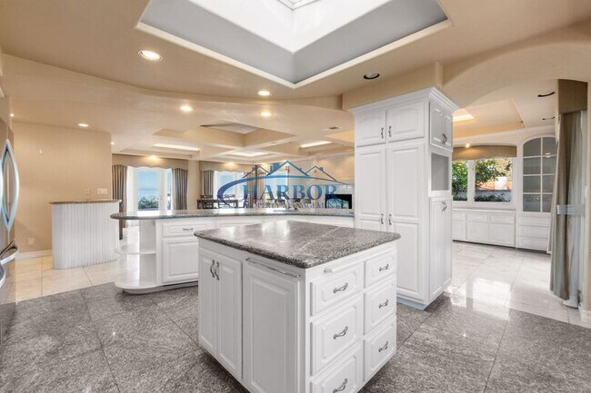 Building Photo - 1504 Vía Margarita