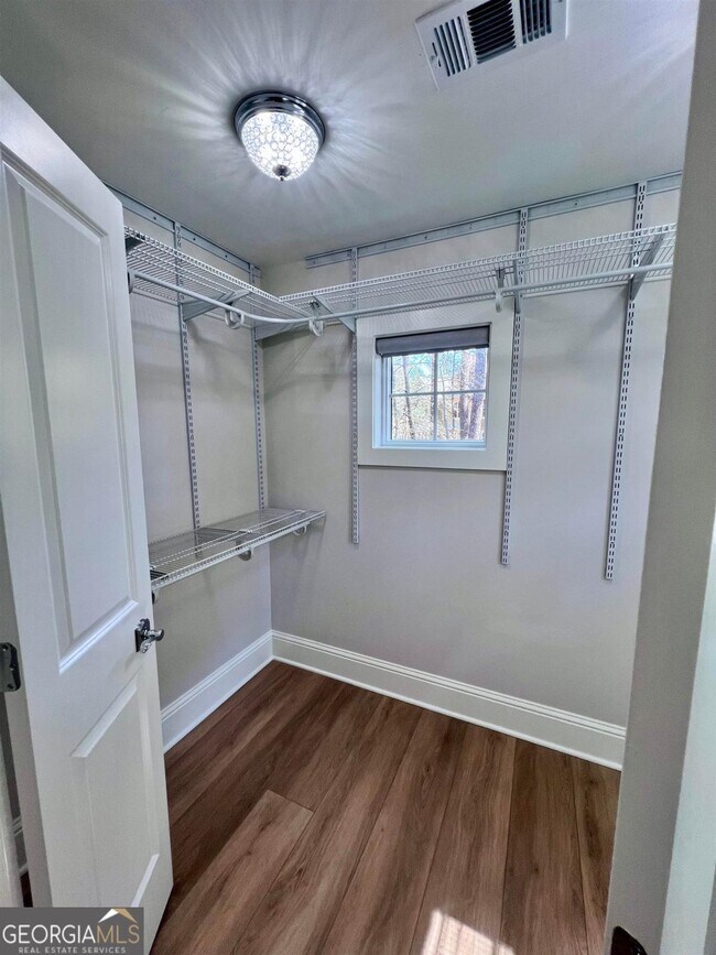 Building Photo - 1040 Creekside