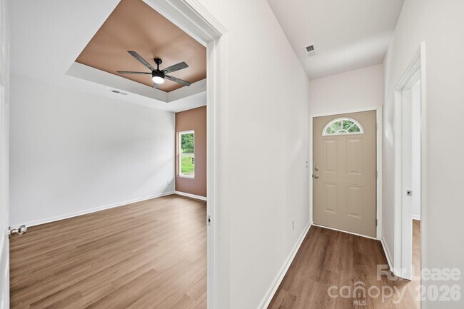 Building Photo - 1533 S Battleground Ave