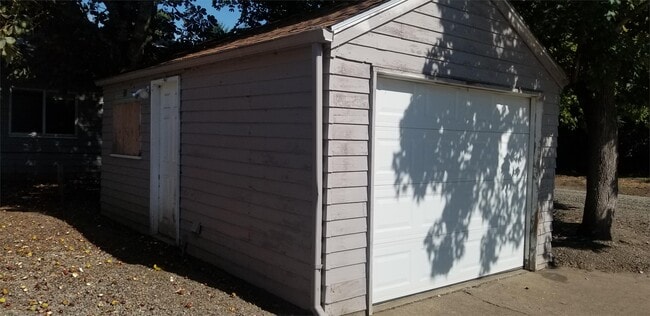 Building Photo - 1010 Garnet St NE