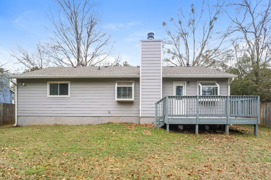 Building Photo - 9453 Forest Knoll Dr