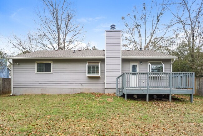 Building Photo - 9453 Forest Knoll Dr