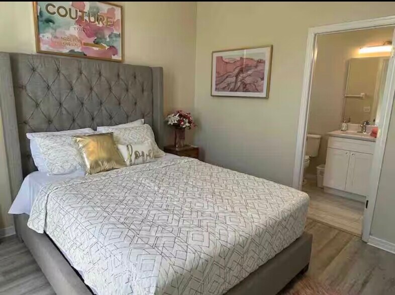 Building Photo - 554 Lockbreeze Dr