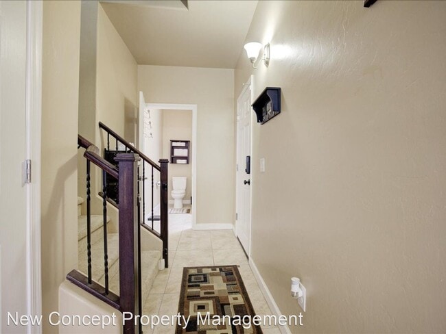 Building Photo - 4 br, 2.5 bath House - 240 West Hershel H ...