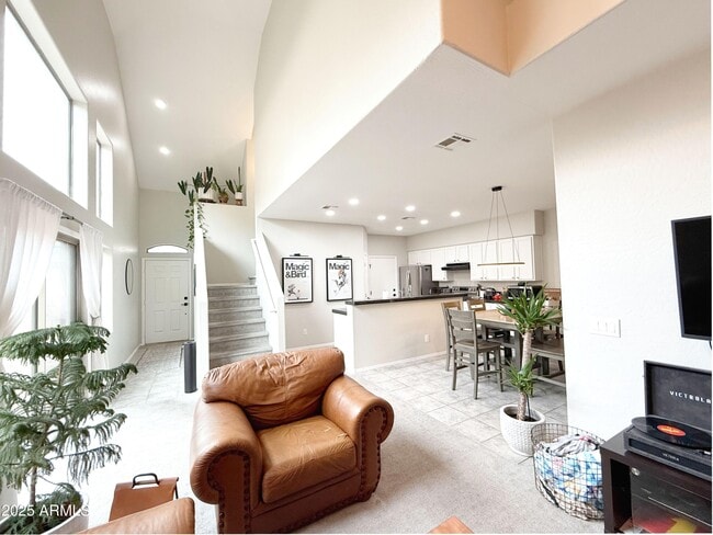 Building Photo - 2027 E University Dr