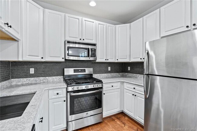 Building Photo - 6 Rhodora Terrace