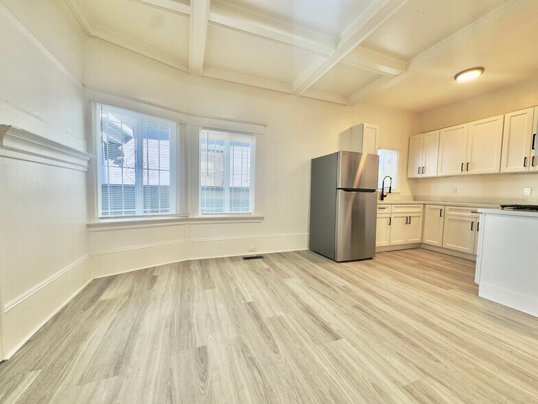 Building Photo - 3218 West St