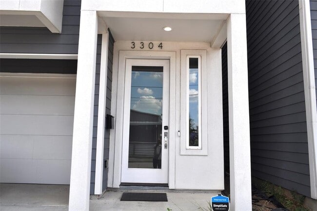 Building Photo - 3304 Cline St