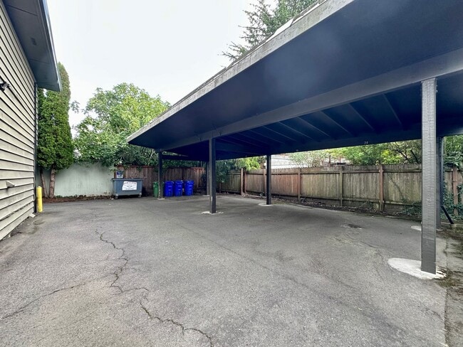 Building Photo - Charming 2-Bedroom Townhome in Sullivan's ...