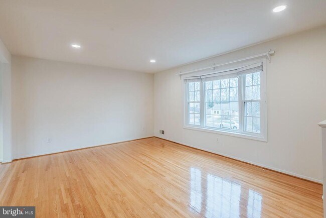 Building Photo - 13715 Smallwood Ct