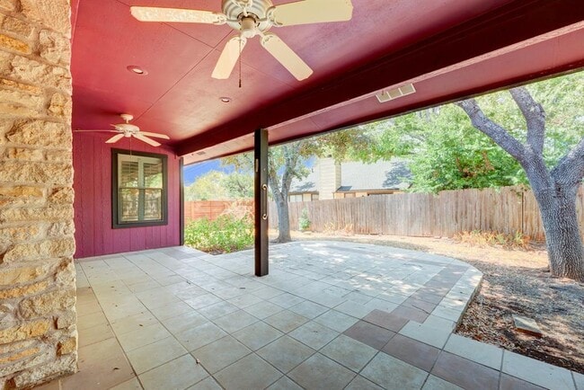 Building Photo - 1704 Foxfire Dr