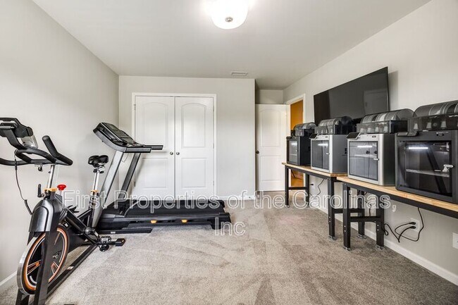 Building Photo - 7545 Hartsfield Dr