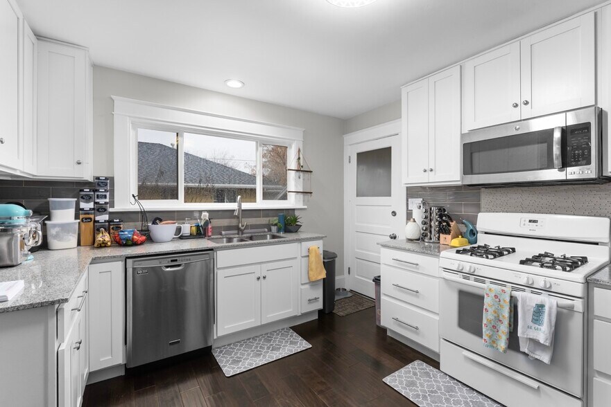 Kitchen - 432 S 100 E