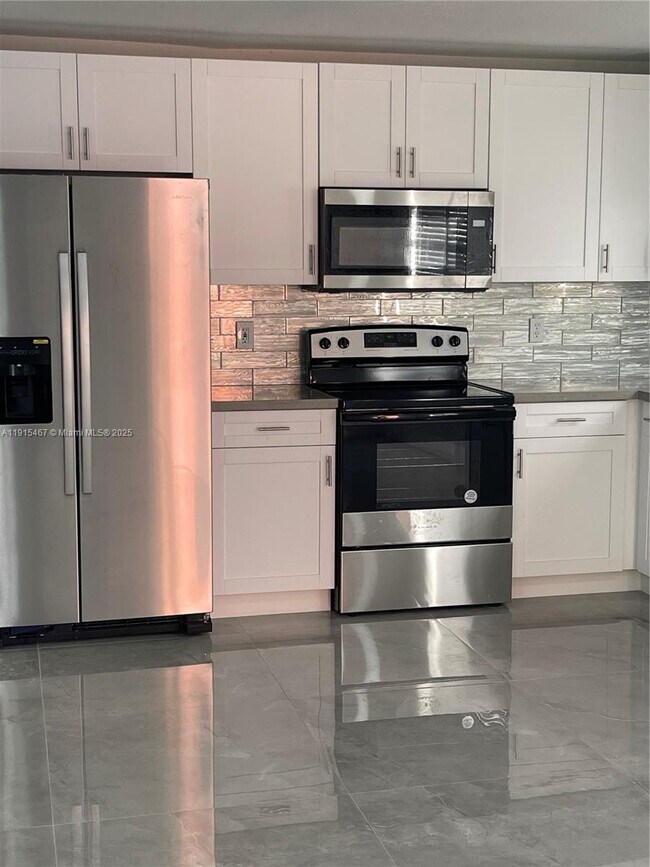 Building Photo - 4281 Riverside Dr