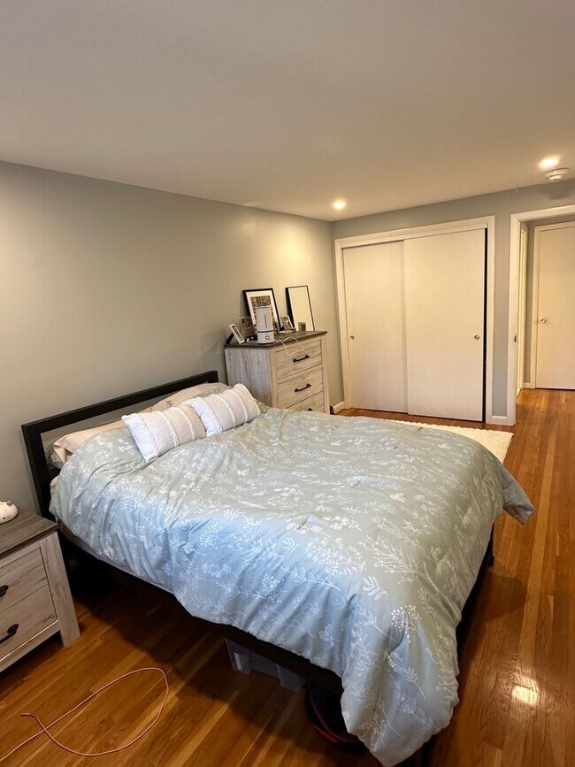 Building Photo - $2800 | Brighton | 1 Bedroom | 1 Bathroom | Parking Available