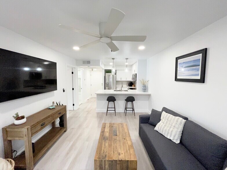 Building Photo - 3830 Avenida Del Presidente