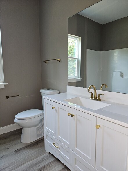 Building Photo - 305 Appian Dr