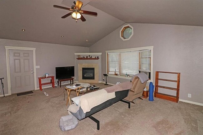 Building Photo - All utilities included 3-bedroom, 2-bathroom home in the Redlands