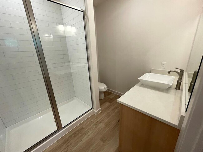 Building Photo - 2517 Appian Way