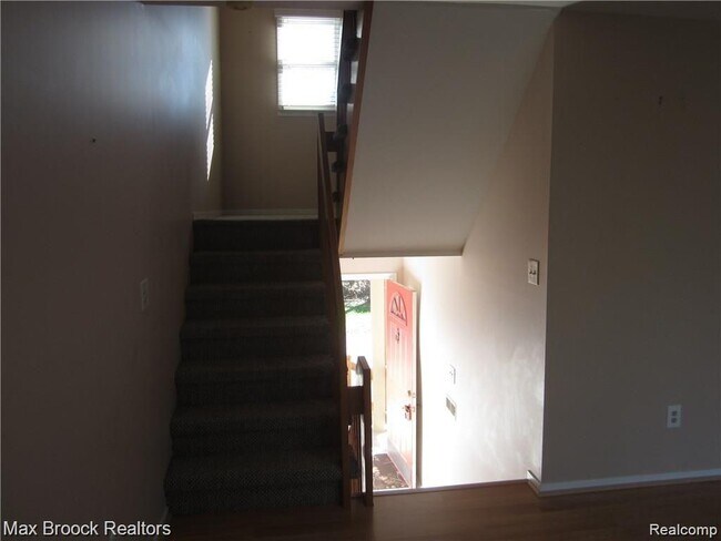 Building Photo - 4250 Breckenridge Dr