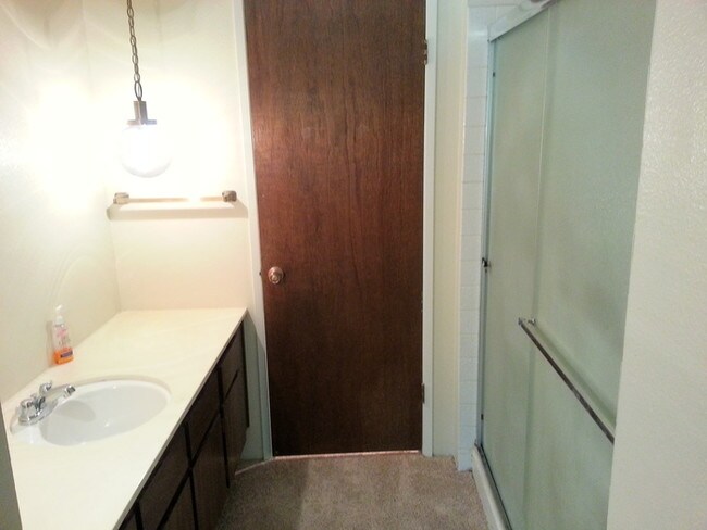 Building Photo - 605 Woodside Sierra